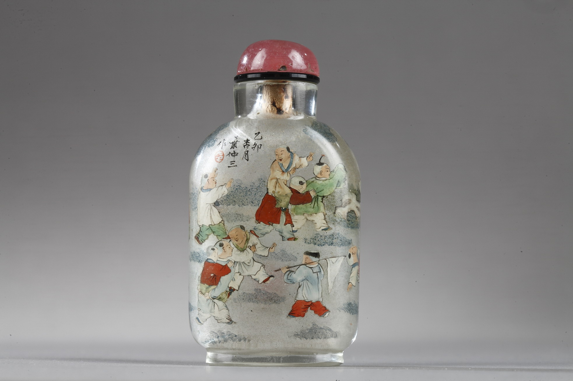 
Snuff bottle glass inside painted with numerous childrens- signed by Ye Zhongsan April 1915 - 
